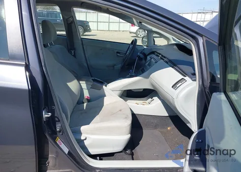 2013 Toyota Prius Three z USA, uszkodzony, nr VIN JTDKN3DU2D1688768